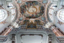 Blick zur Decke des Doms zu Sankt Jakob in Innsbruck, Tirol, Österreich