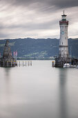 Blick auf die Hafeneinfahrt von Lindau, Bayern, Deutschland, Europa