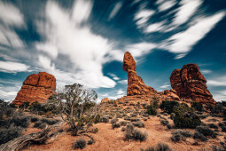 Balanced Rock in Arches National Park, Utah, USA, North America