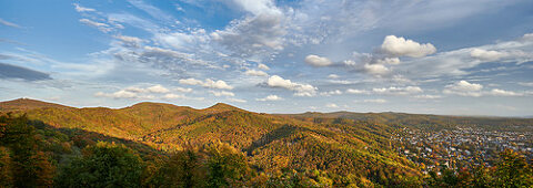 Blick ins Siebengebirge (rechts Löwenburg), Königswinter, Nordhrein-Westfalen, Deutschland