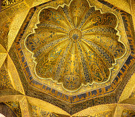 Maurische Verzierung der Kuppel in der Moschee-Kathedrale, Cordoba, Andalusien, Spanien