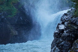 Wasserfall Formofossen bei Grong, Nord-Trondelag, Norwegen, Europa