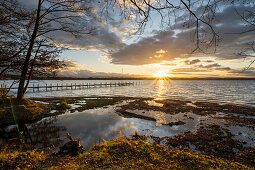 Ostufer am Starnberger See bei Pischetsried im Abendlicht, Münsing, Bayern, Deutchland