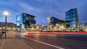 Cube Berlin, modern office building on Washingtonplatz, Hauptbahnhof, Lehrter Bahnhof, blue hour, Berlin, Germany