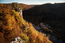 Blick von der Ruine Falkenstein auf den Naturpark Oberes Donautal, Donau, Deutschland