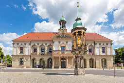 Kaiser Otto Denkmal vor dem alten Rathaus in Magdeburg, Sachsen-Anhalt, Deutschland