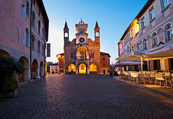 Das mittelalterliche Rathaus von Pordenone in der Region Friaul-Julisch Venetien ist das Wahrzeichen der Stadt. Italien