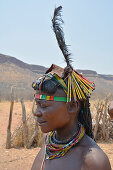 Angola; im westlichen Teil der Provinz Cunene; Mucohona Frau mit kunstvollem Kopf- und Halsschmuck; kleine Volksgruppe im Südwesten von Angola
