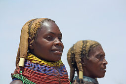 Angola; Huila Province; small village near Chibia; Muhila women with typical neck and headdress; Tufts of hair covered with clay and fixed; massive choker made of pearl necklaces and earth