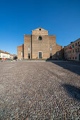 Außenansicht der Abteikirche Santa Giustina in Padua, Italien