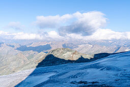  Austria, East Tyrol, Kals, Großglockner, view from the Stüdlgrat to the mountains 