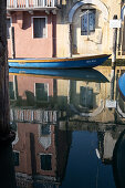 Blick auf die Spiegelungen am Vena Kanal, Chioggia, Lagune, Venetien, Italien