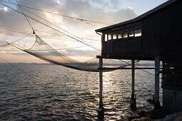 Blick auf die Trabocchi in Sottomarina, im Hintergrund der Strand, Chioggia, Veneto, Italien, Europa