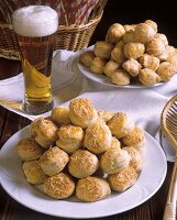 Hungarian butter yeast biscuits (Ropogos vajaspogasca)