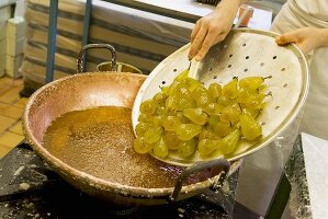 Making candied pears