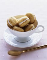 Mini-Vanille-Whoopie Pies in Tasse (USA)