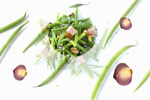 Bean salad with onions and nuts