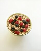 Rolled oats with fresh raspberries and blackberries