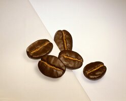 Fünf Kaffeebohnen