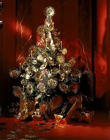 Weihnachtsbaum golden geschmückt 