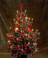 Dänischer Weihnachtsbaum mit Herzen 