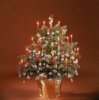 Kleiner Weihnachtsbaum mit Schaukelpferdchen