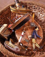 Korb mit Baumschmuck, Schiffe, Seemann, maritim