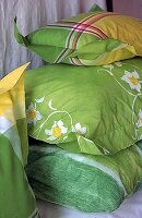 Kissenüberzüge in grün + gelb gehalten