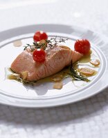 Lachs im Kräuterbett 