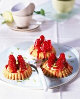 Erdbeer-Tarteletts mit Pudding 