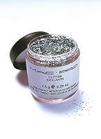 Geöffneter Tiegel mit Farbpuder "Glitter Brillants"