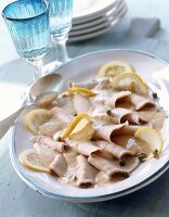 Geschnittenes Kalbfleisch m Thunfisch sauce,"Vitello tonnato"