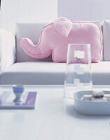 Schmusekissen "Elefant" aus rosa Karostoff mit Wattefüllung (2)