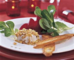 Feldsalat m. Rote Bete, Ziegenfrisch käse und Röstbrot