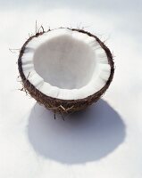 halbe Kokosnuß, Freisteller 