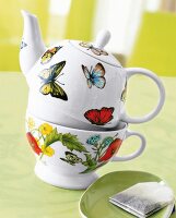Single- Tee-Set, bedruckt mit bunten Schmetterlingen und Blumen
