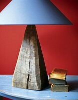 Lampe, Leuchte, Fundholz ersetzt den Lampenfuß, Still