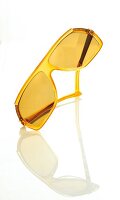 goldene Sonnenbrille von Stella McCartney, Freisteller