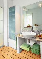 Bad, Waschplatz aus Granit mit Wasch schüssel, Glasbord als Ablage