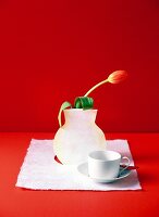 Vase mit einzelner Tulpe 