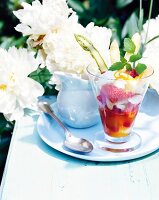 Spargel-Erdbeer-Dessert mit VanilleCreme.