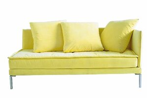 Sofa in hellgrün, Freisteller 