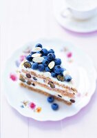 Buchweizentorte mit Blaubeeren und Mandeln