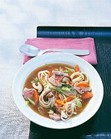 Asia - Nudelsuppe mit Rindfleisch 