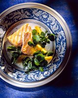 Lachsfilet mit Orangen-Kresse-Salat 