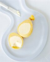 Mantèca, cremige Butter aus der Milch der Podolica-Kuh im Käsemantel