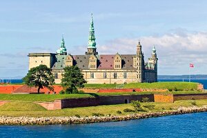 dänisches Schloß Kroneborg bei Helsingör und Meerenge Öresund