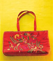 Handtasche aus Seide in Rot bestickt mit Blumenmotiven