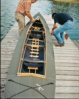 Faltboot auf einem Steeg. 