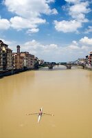 Ponte Vecchio in Florenz, Brücke über Arno, Sonne, Wolken